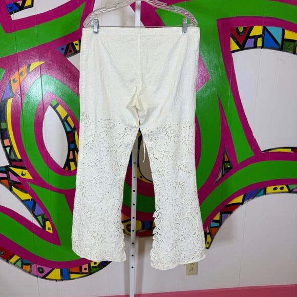 Tamara Catz, Ivory Lace Pants. Size 6. In good used condition! Super cool lace! - Picture 6 of 8